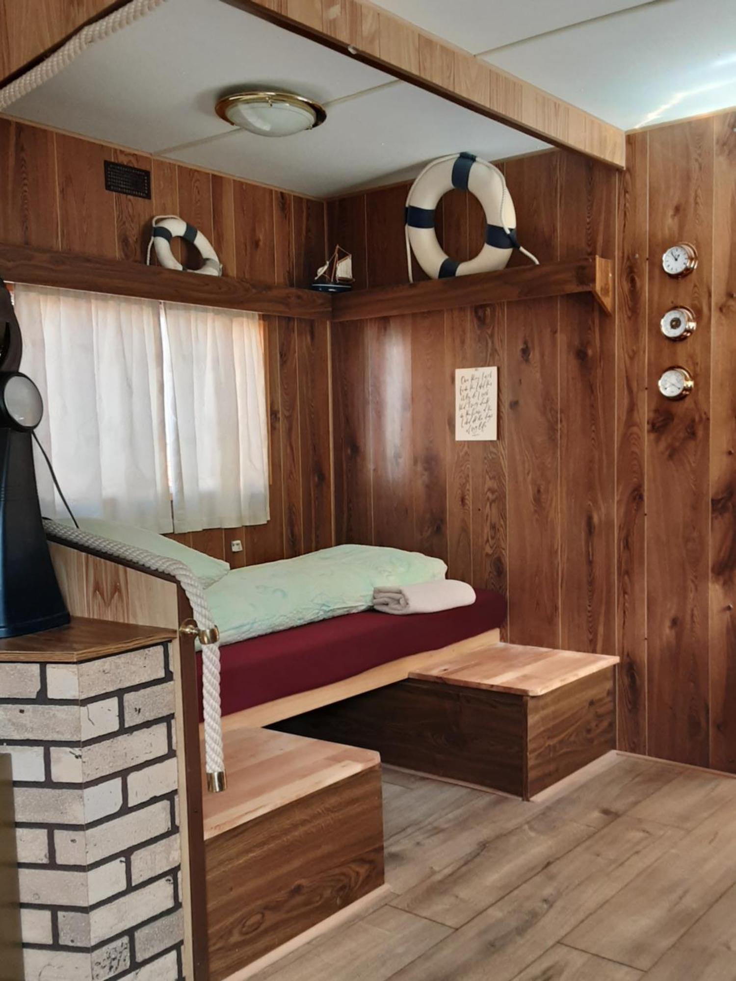 Hostel Le Chandelier Сент-Юрсан Экстерьер фото